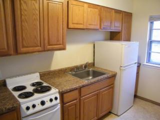1642 Snelling Ave, Saint Paul MN  55108-2137 exterior