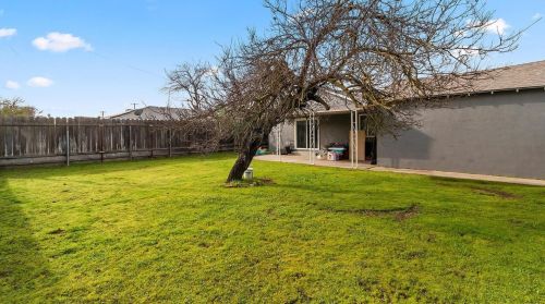 2106 Plaunt Dr, Modesto CA  95350-2600 exterior