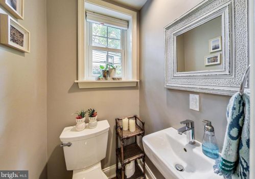 610 Ellsworth Dr, Silver Spring MD 20910-4301 exterior