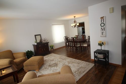 604 Maple Dr, Streamwood, IL 60107-3165