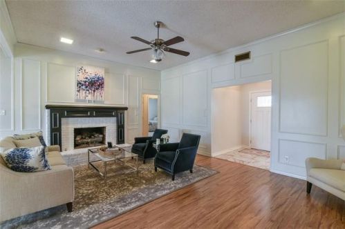 1122 Chimneyrock Trl, Garland TX  75043-1502 exterior