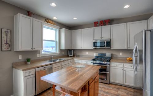 1600 Bristol Dr, Pingree Grove IL  60140-9038 exterior