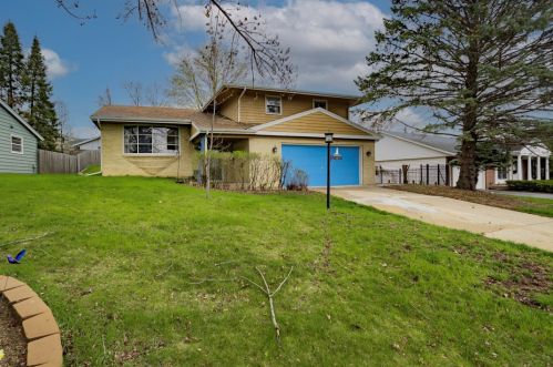 3728 Thornwood Dr, Rockford, IL 61107-4845