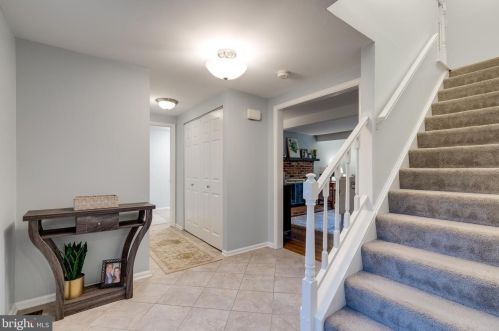 9913 Coffer Woods Rd, Springfield VA  22015-2903 exterior