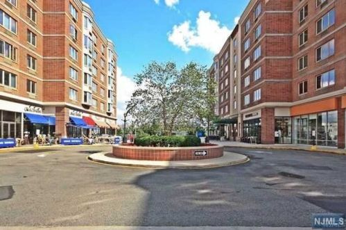 5206 City Pl, Edgewater NJ  07020-3168 exterior