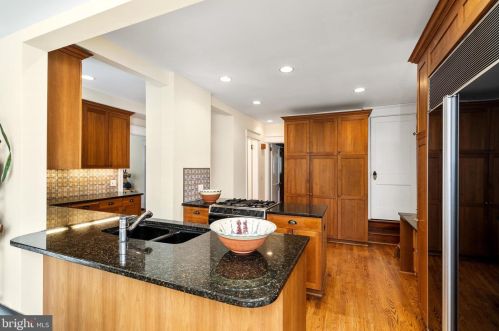 8 Princeton Ave, Princeton NJ  08540-5236 exterior