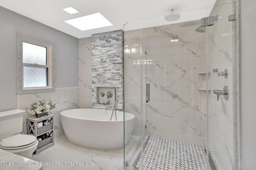 12 Cormorant Dr, Middletown, NJ 07748-3071