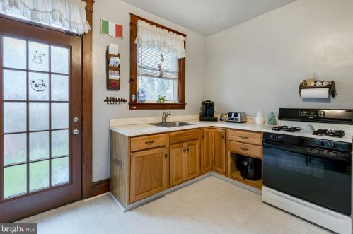 247 Pine St, Lancaster PA  17603-3434 exterior