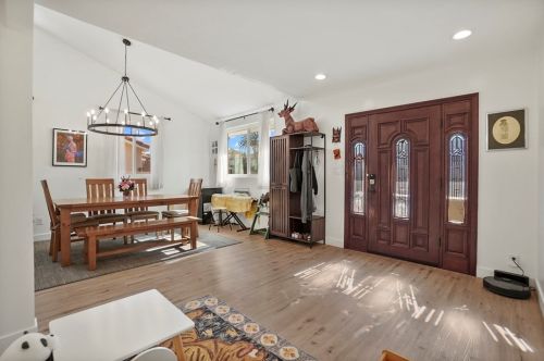 15751 Morrison St, Van Nuys CA  91436-1543 exterior
