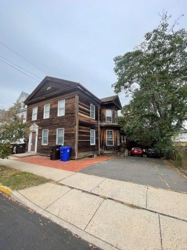 60 Pearl St, Middletown CT  06457-3374 exterior