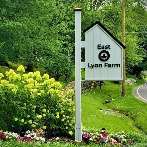18 Lyon Farm Dr, Greenwich CT  06831-4346 exterior