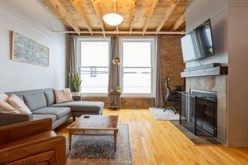 5235 Ravenswood Ave, Chicago, IL 60640-2075