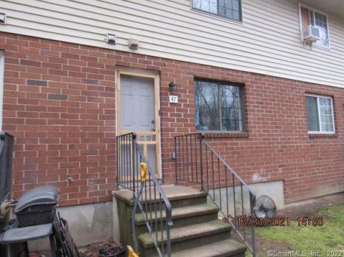 515 Scott Rd, Waterbury, CT 06705-3740