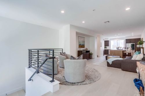 262 Rockefeller, Irvine CA  92612-8113 exterior