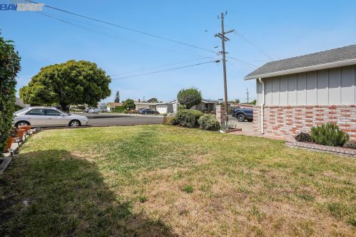 1960 Via Natal, San Lorenzo CA  94580-2146 exterior