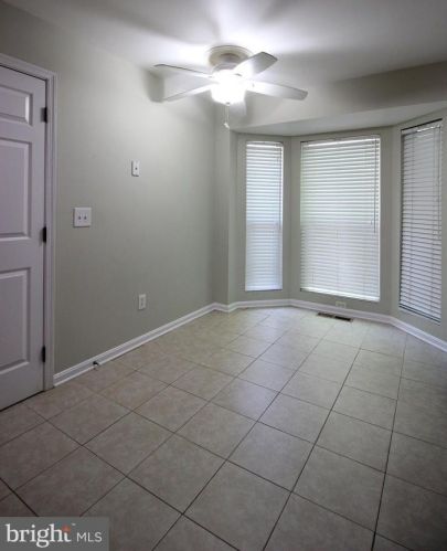 12058 Edgemere Cir, Herndon VA  20190-3252 exterior