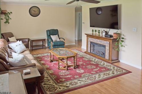 207 Hurley Dr, Hackettstown, NJ 07840-1831