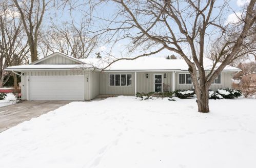 2434 Oakridge Ct, Stillwater, MN 55082-5326