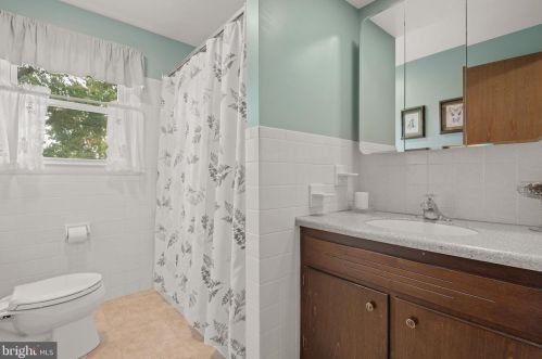 1046 Devonshire Rd, Lancaster PA  17601-1609 exterior