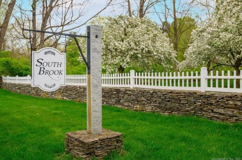 11 Hillview Ln, Woodbury, CT 06798-3928