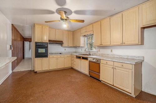 352 Harris Manor Dr, Atlanta GA  30311-2117 exterior