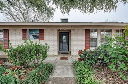1617 Ashberry Dr, Austin TX  78723-1106 exterior