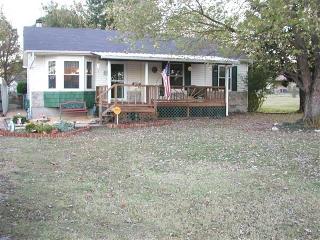 7047 Curve Ct, Murfreesboro, TN 37129-8230