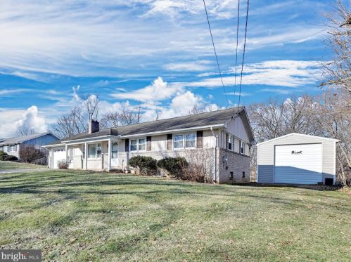 2367 Cottonwood Rd, York, PA 17408-4030