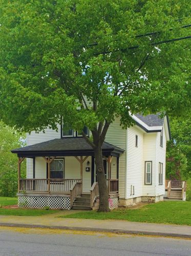 20 High St, Fairfield, ME 04937-1115
