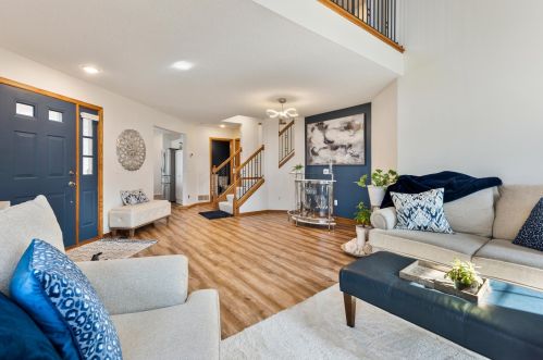2062 Holloway Ave, Saint Paul MN  55109-3907 exterior