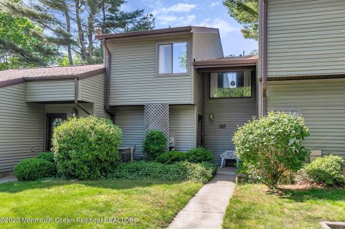 100 Berkshire Ct, Tinton Falls, NJ 07701-5400