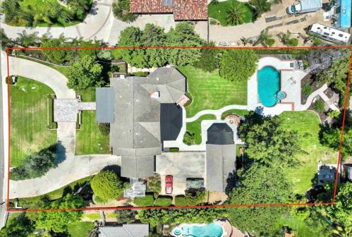 1156 Sugarbush Dr, Vista CA 92084-7464 exterior