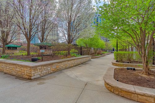 1255 Sandburg Ter, Chicago IL  60610-2258 exterior