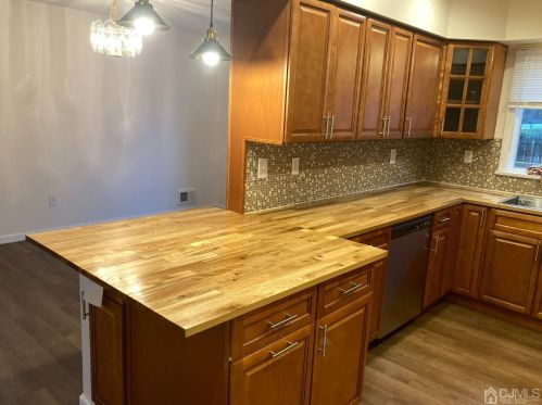 26 Reading St, Manville, NJ 08835-2405