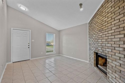 2742 Countryside Ln, Fort Worth TX  76133-8719 exterior