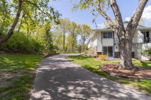 3672 Garden Ct, Saint Paul, MN 55128-3121