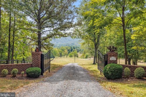 12147 Moss Hollow Rd, Markham, VA 22643-1851