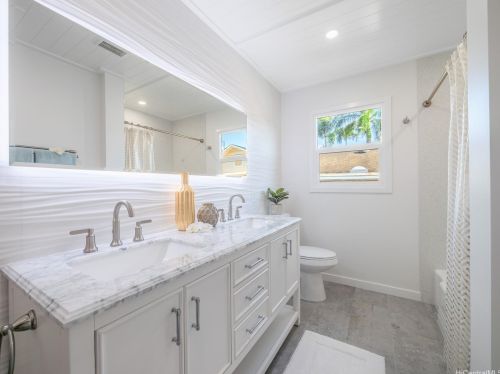 1346 Nehoa St, Honolulu HI  96822-3074 exterior