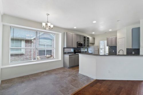 1525 Dimmit Dr, Carrollton TX  75010-6405 exterior