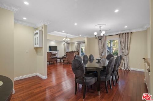 2417 Glenoaks Blvd, Glendale CA  91206-3027 exterior