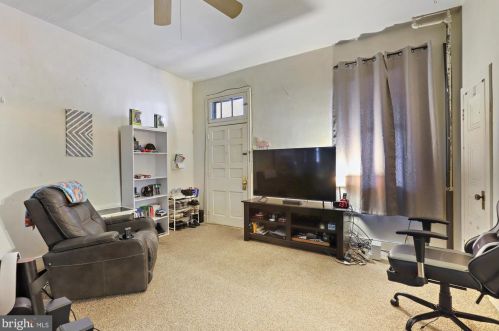 216 Carlisle St, Hanover PA 17331-2448 exterior