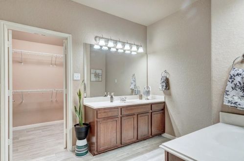 108 Ferrule Dr, Uhland TX 78640-8008 exterior