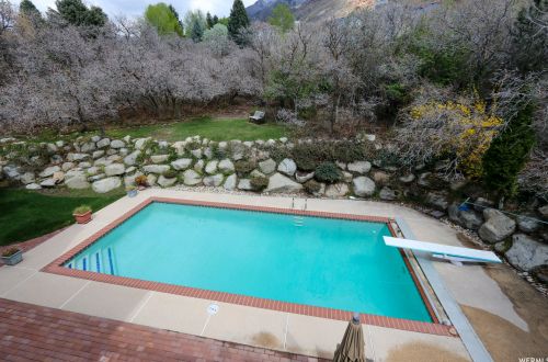 11925 Brookglen Dr, Sandy UT 84092-7149 exterior