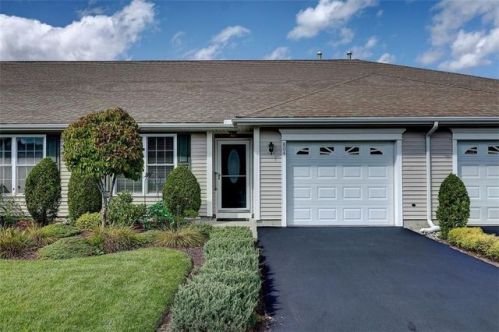 804 Village Green Cir, Coventry, RI 02816-2815