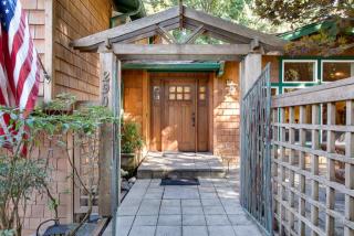 290 Almak Ct, Bellevue, WA 98027-3029