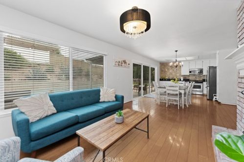 6750 Charing St, Simi Valley CA 93063-3926 exterior