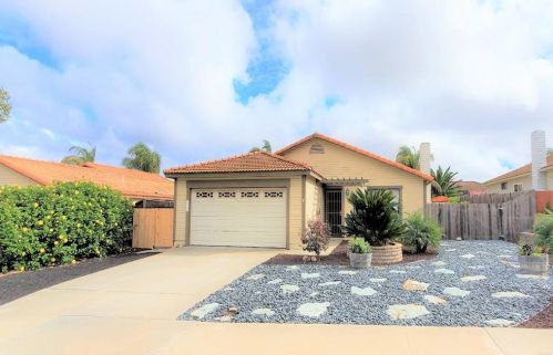 702 Shadow Tree Dr, Oceanside, CA 92058-7433