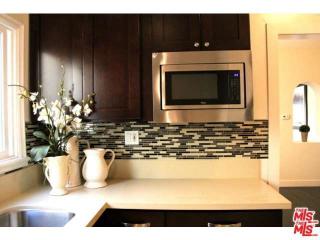1121 Queen Anne Pl, Los Angeles CA  90019-6848 exterior