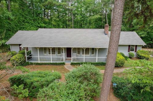 90 Sandy Dr, Stockbridge, GA 30281-1258