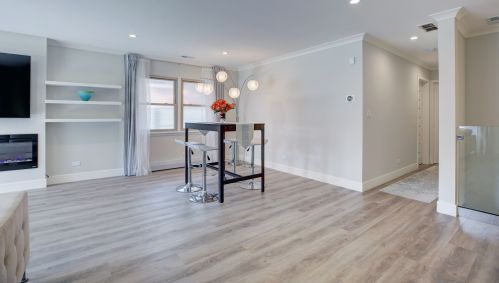 6906 Jarvis Ave, Niles IL  60714-4016 exterior